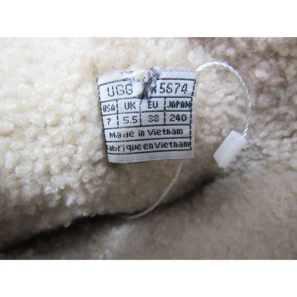 Ugg Black Suede Elijo Sheepskin Lined Boots Size 7 EUC - Picture 9 of 9